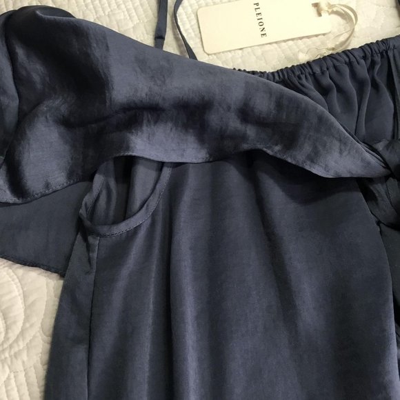 Cold Off-Shoulder Top NWT - Picture 7 of 9